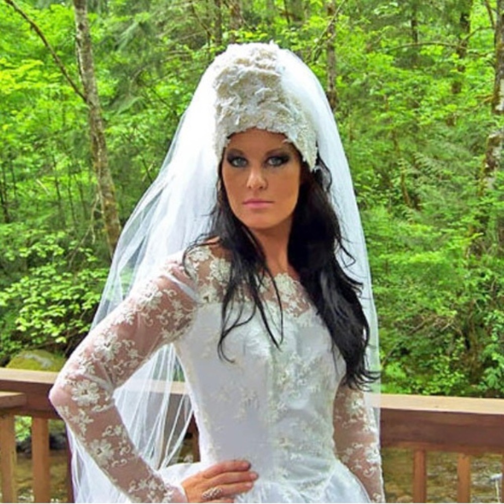 Stunning Vtg 1952 Alancon Lace and Pearl Bridal Hat with Layered Tulle Veiling